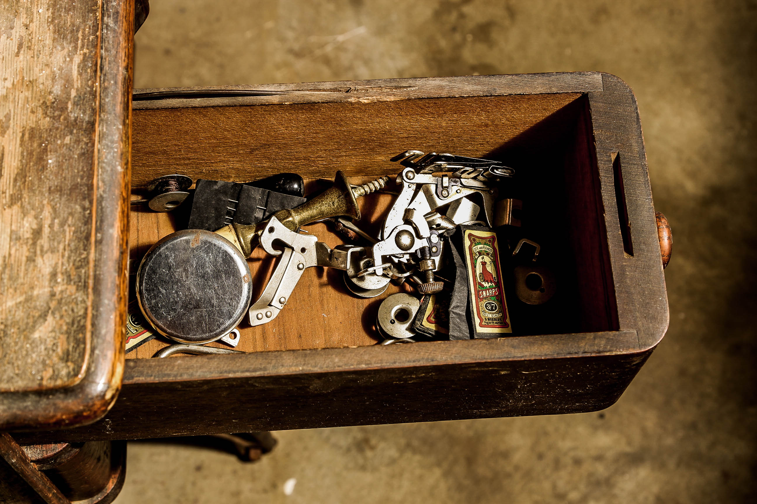 Vintage Singer Treadle Sewing Machine and Desk