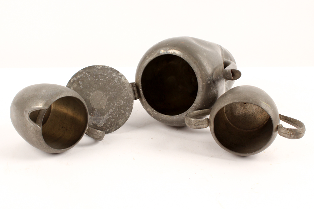 Plymouth, Salem and Other American Pewter Tableware