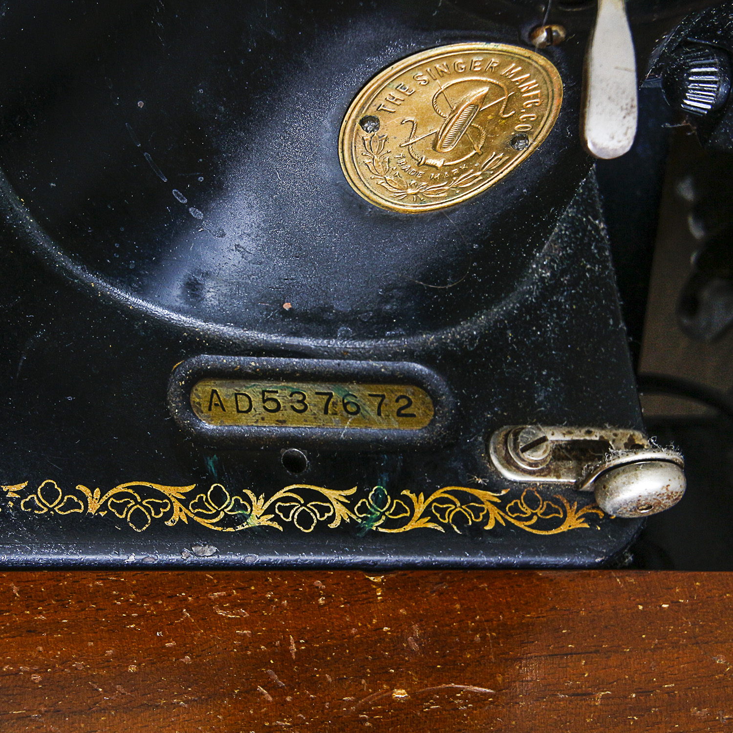 Vintage Singer Sewing Machine and Wood Cabinet