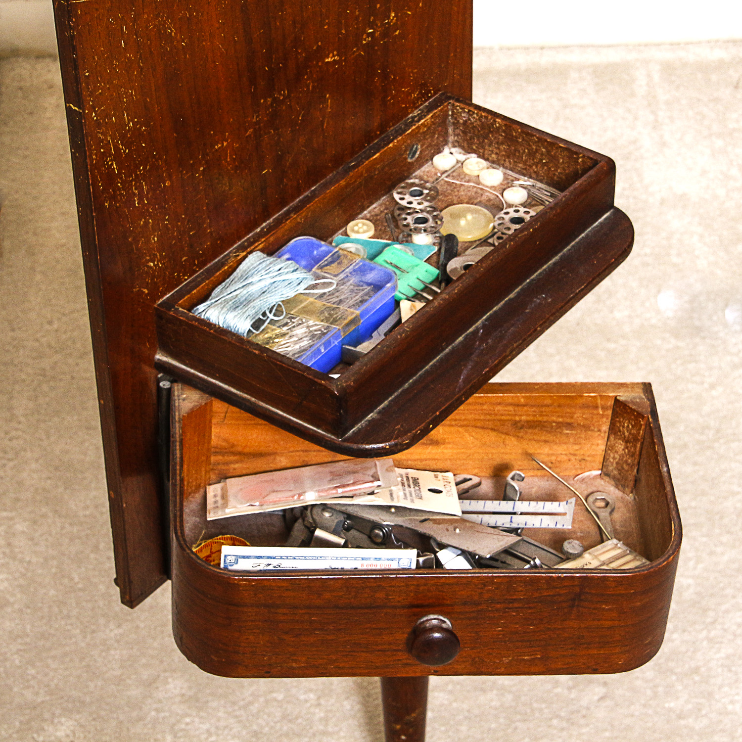 Vintage Singer Sewing Machine and Wood Cabinet