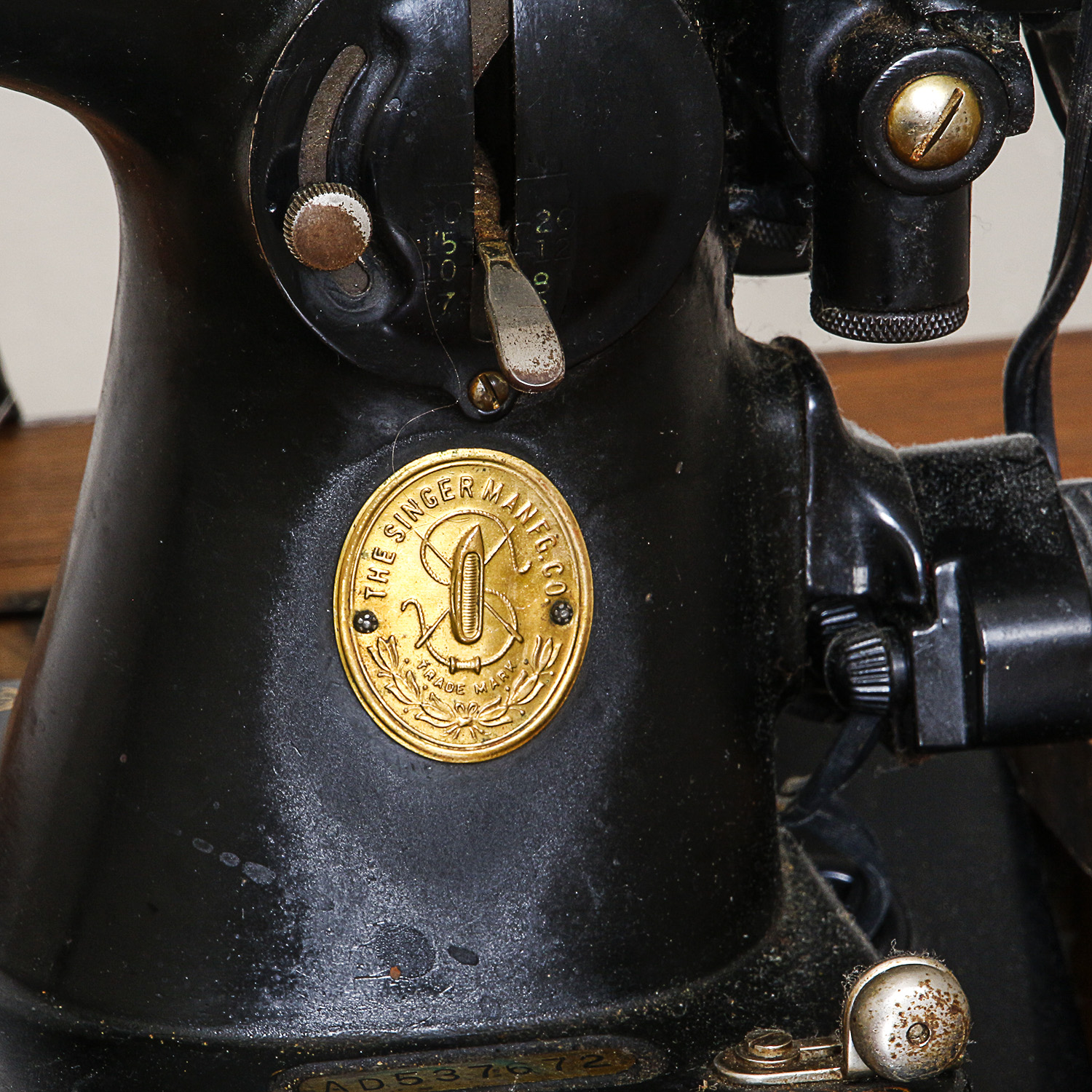 Vintage Singer Sewing Machine and Wood Cabinet