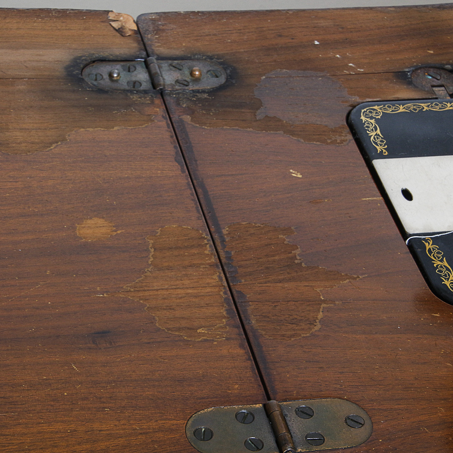 Vintage Singer Sewing Machine and Wood Cabinet