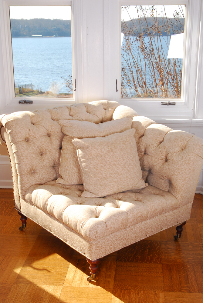 Tufted Corner Chair with Ottoman