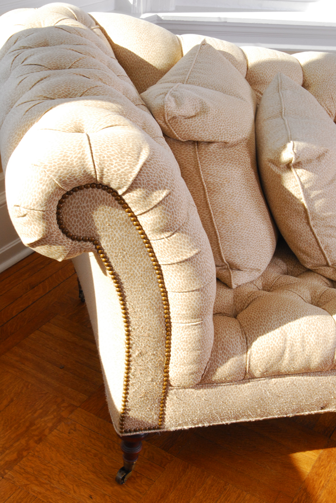 Tufted Corner Chair with Ottoman