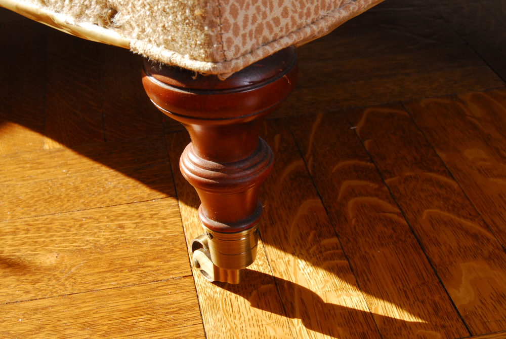 Tufted Corner Chair with Ottoman