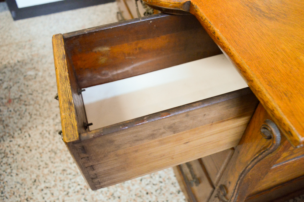 Victorian Oak Chest of Drawers With Mirror