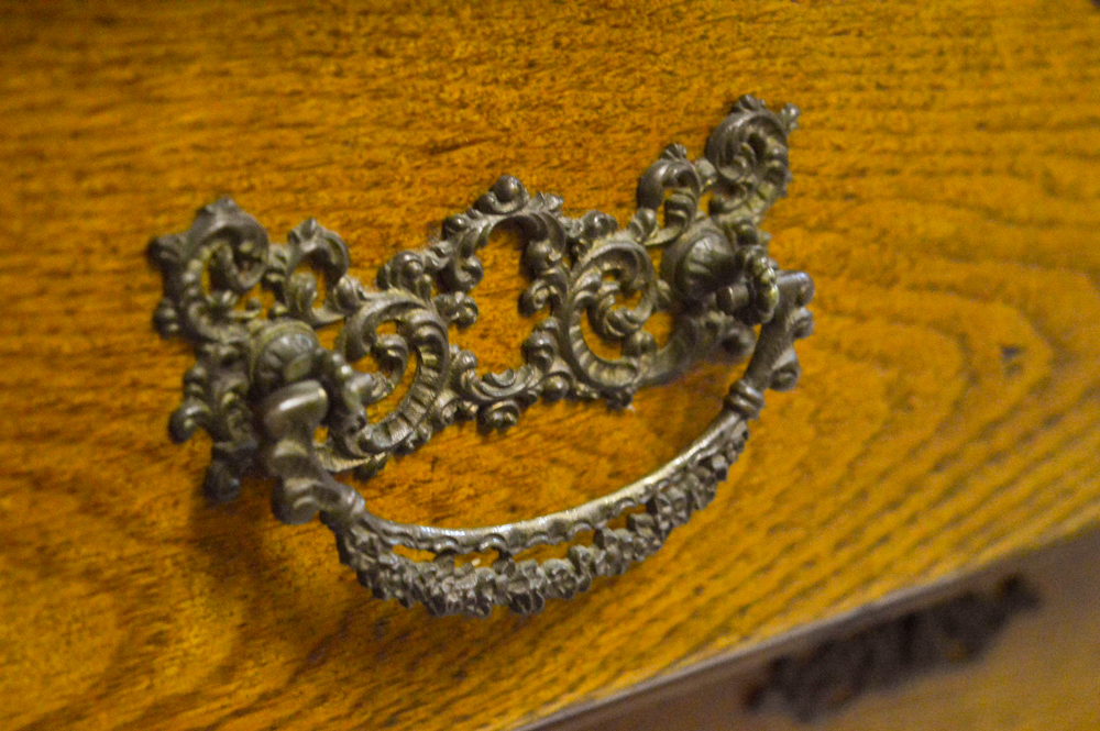 Victorian Oak Chest of Drawers With Mirror