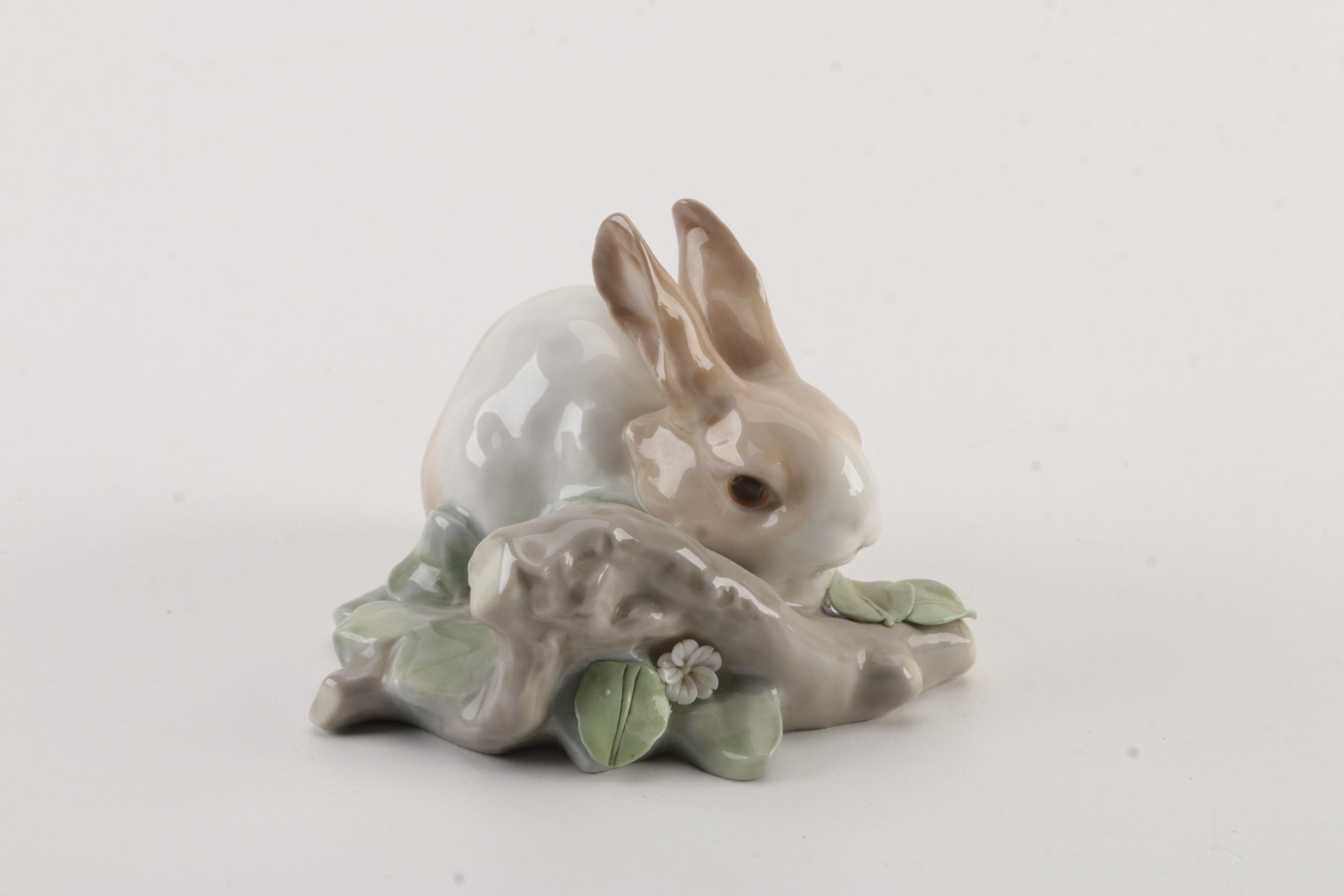 Lladro "Rabbit Eating" Figurine