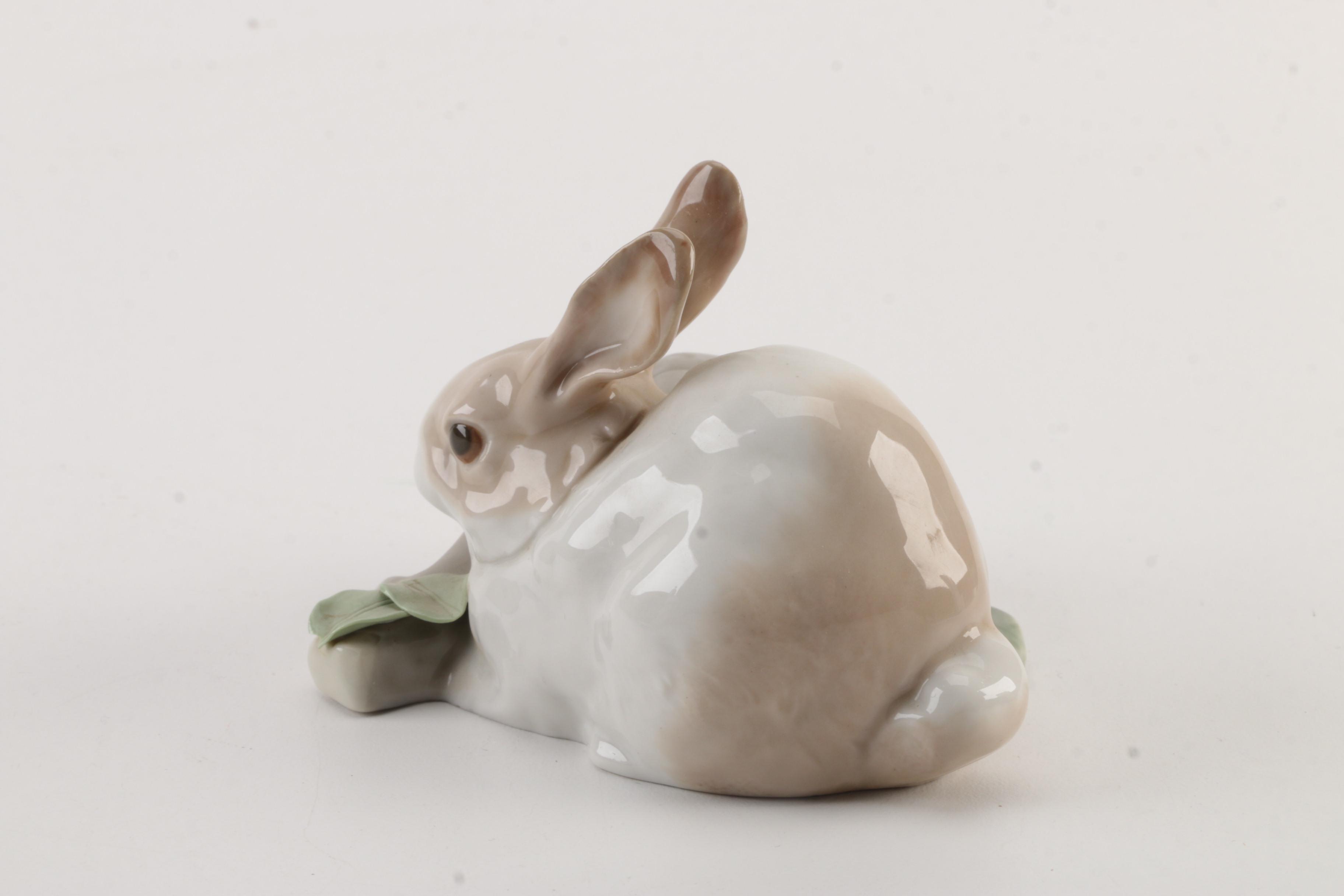 Lladro "Rabbit Eating" Figurine