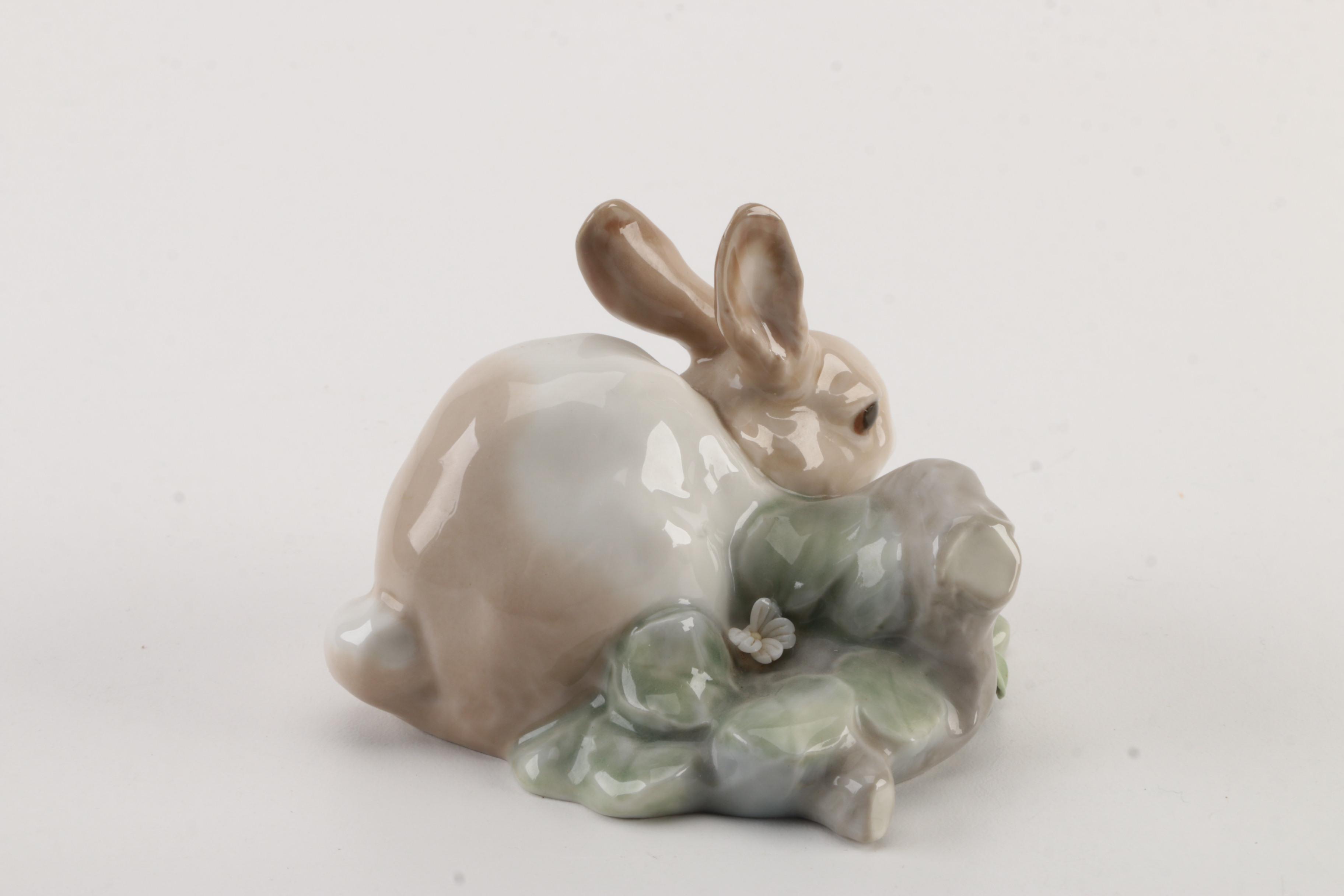 Lladro "Rabbit Eating" Figurine