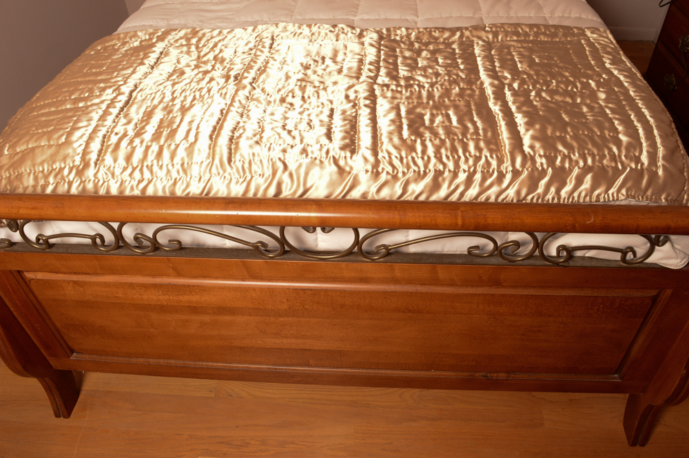 Maple Sleigh Full-Size Bed