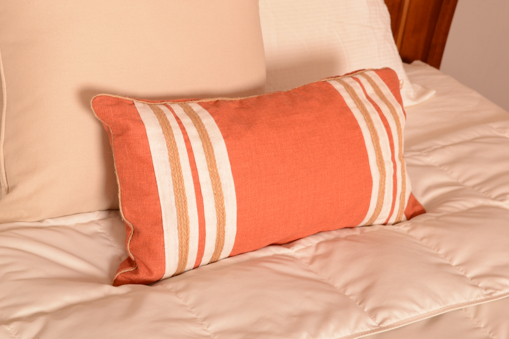 Maple Sleigh Full-Size Bed