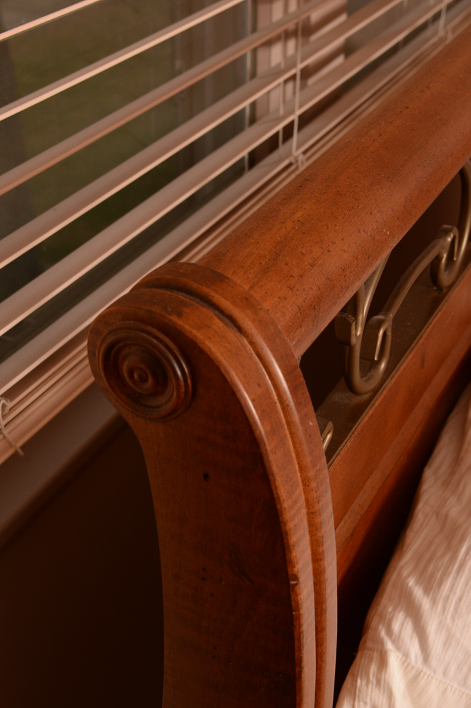 Maple Sleigh Full-Size Bed