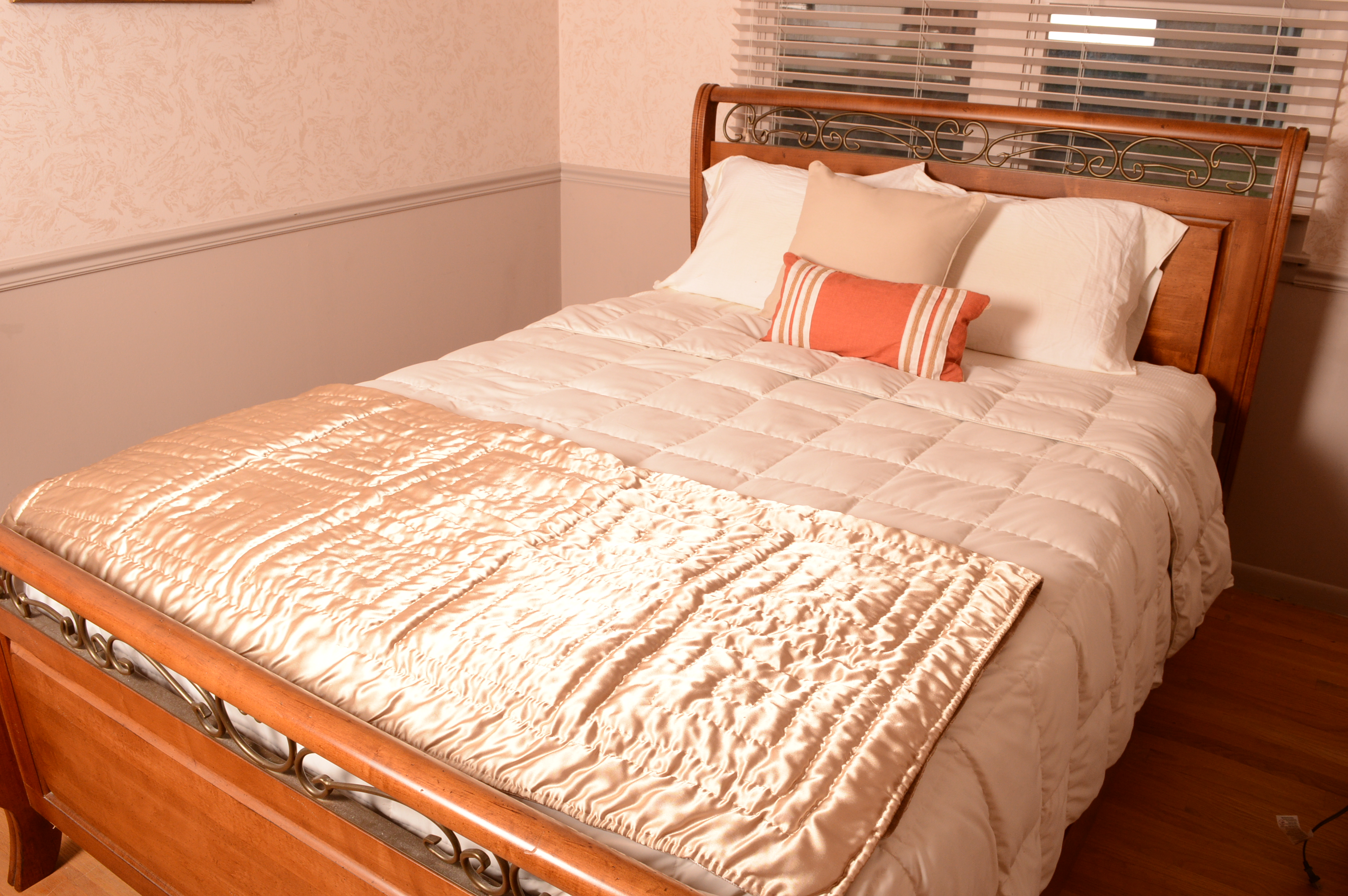 Maple Sleigh Full-Size Bed