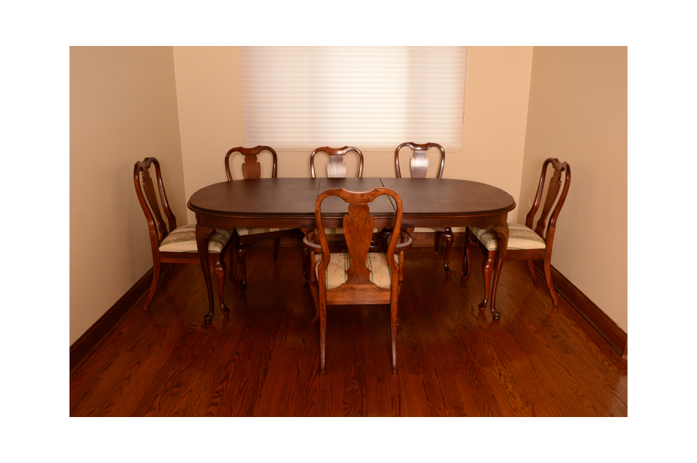 Queen Anne Style Dining Table with Chairs