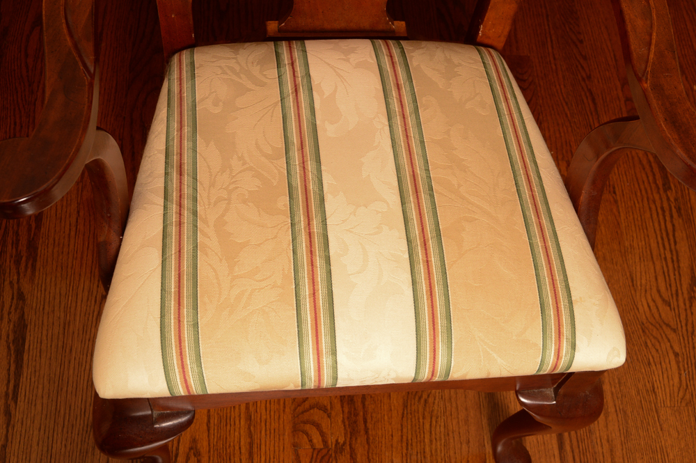 Queen Anne Style Dining Table with Chairs