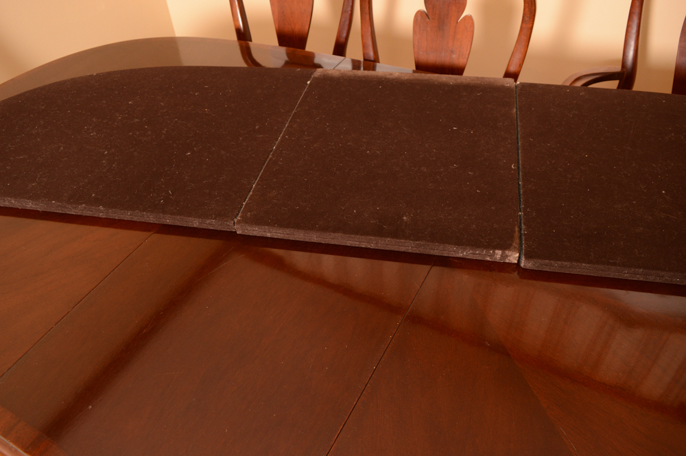 Queen Anne Style Dining Table with Chairs