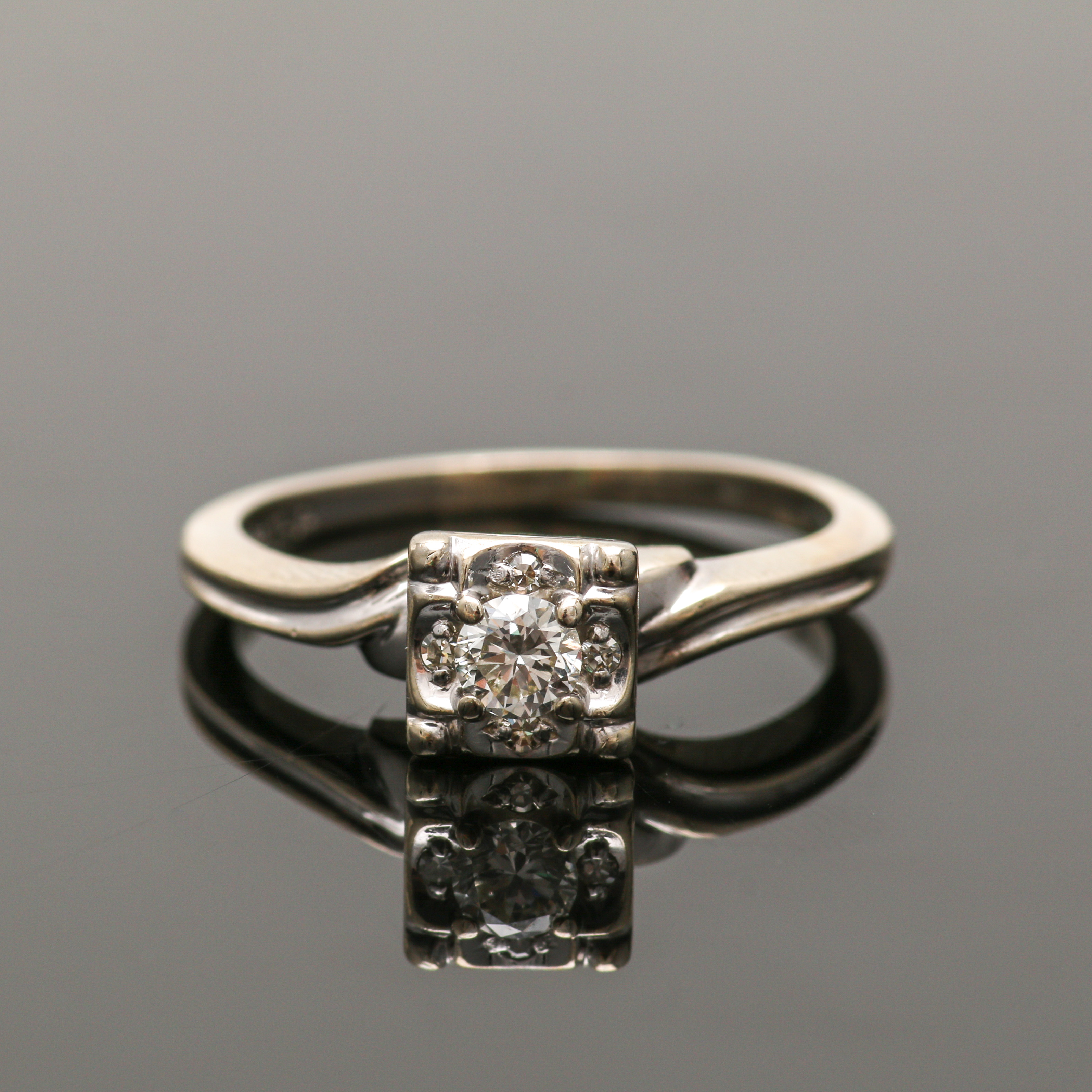 14K White Gold Diamond Ring