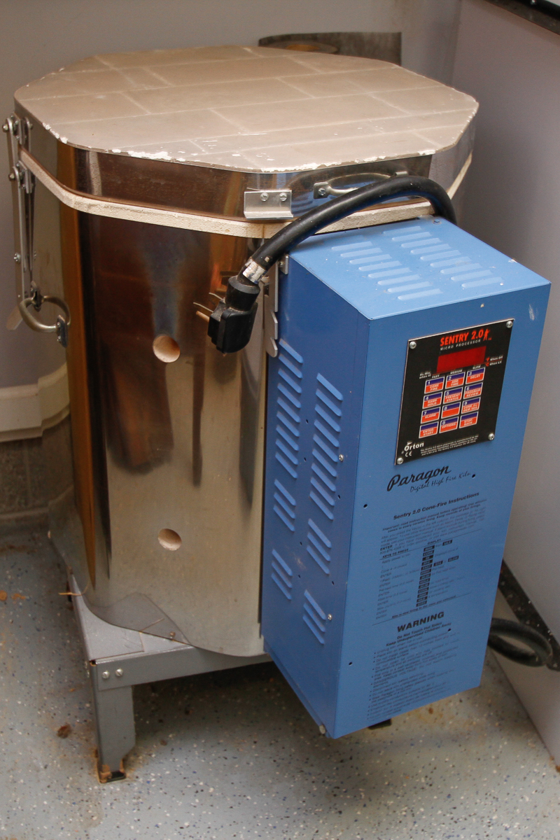 Paragon High Fire Kiln "Sentry 2.0" and Accessories