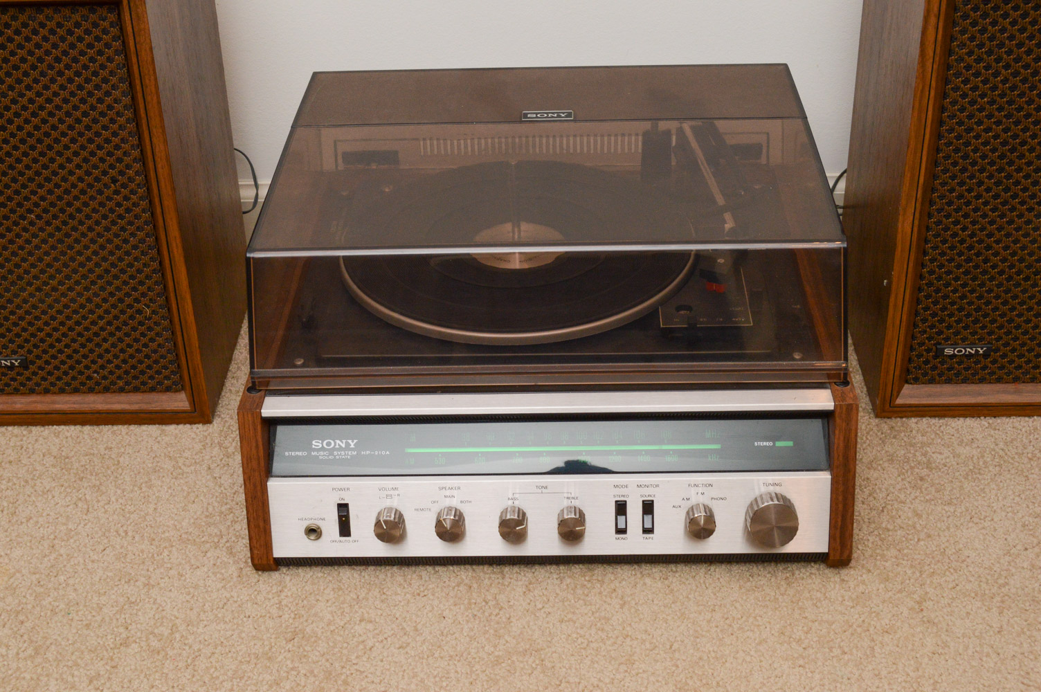 Sony Stereo Music System HP-210A Turntable with Sony SS-210A Speakers
