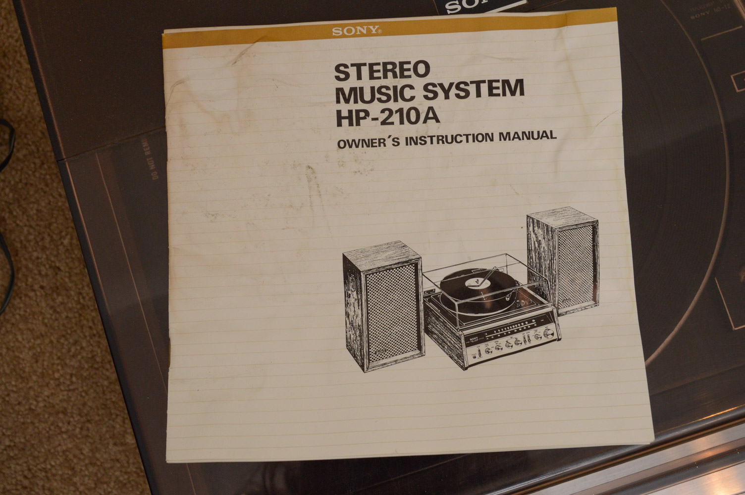 Sony Stereo Music System HP-210A Turntable with Sony SS-210A Speakers