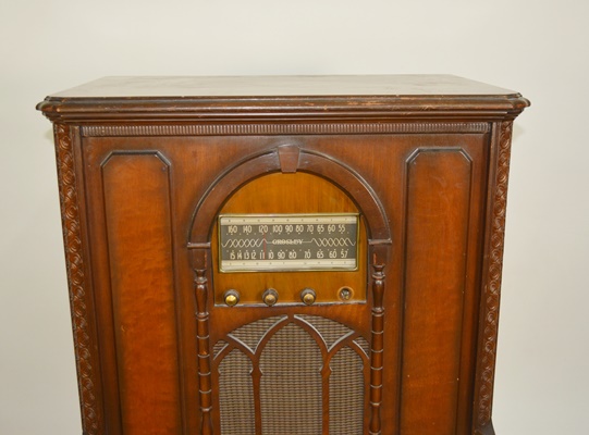 Vintage Crosley Console Radio