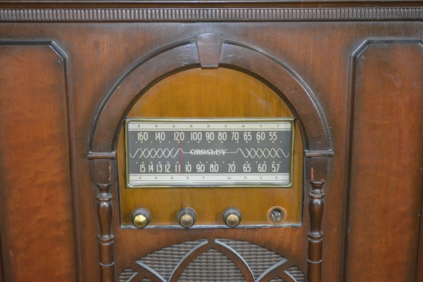 Vintage Crosley Console Radio