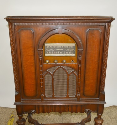 Vintage Crosley Console Radio