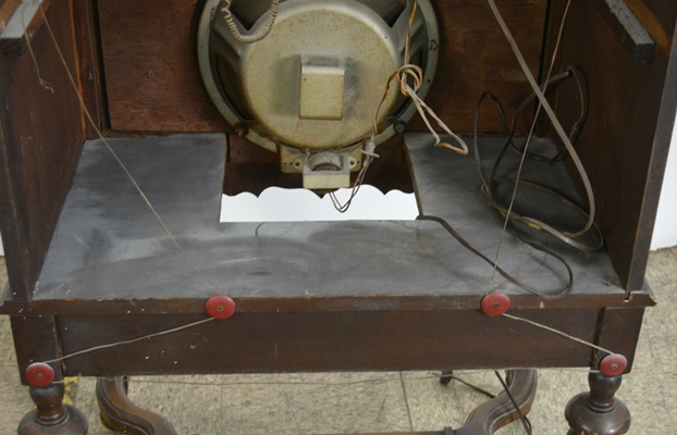 Vintage Crosley Console Radio