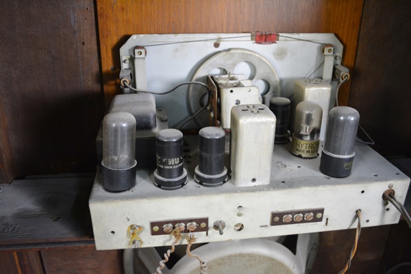 Vintage Crosley Console Radio