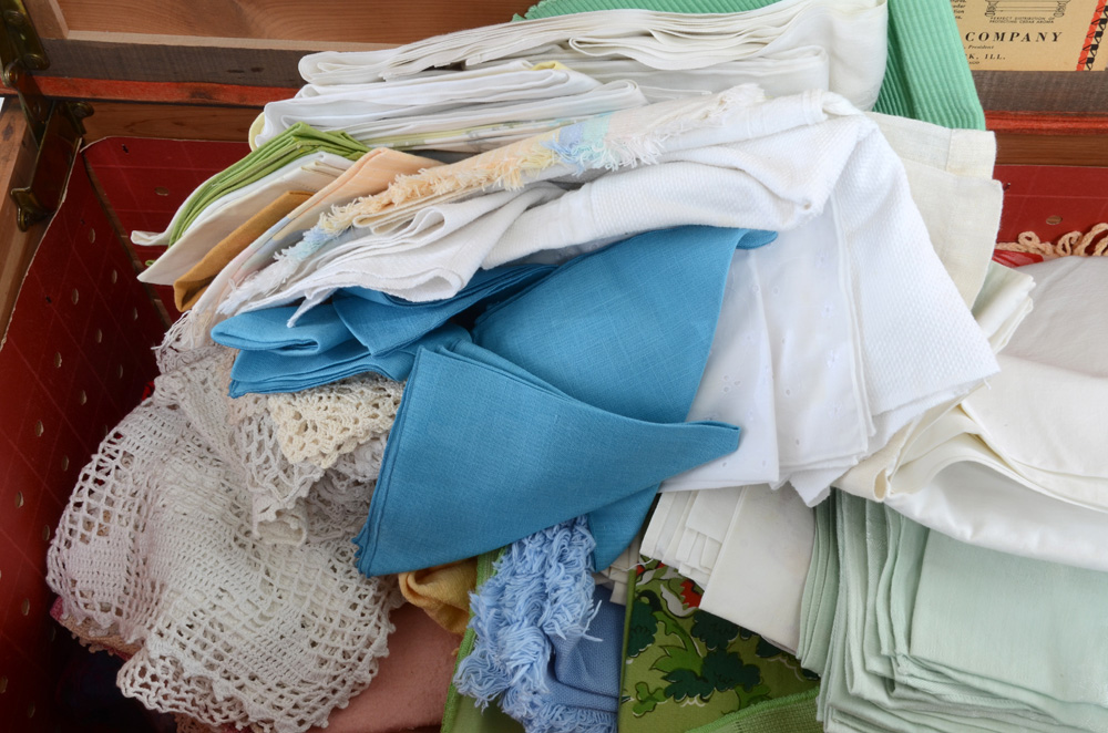 Vintage Roos Cedar Chest