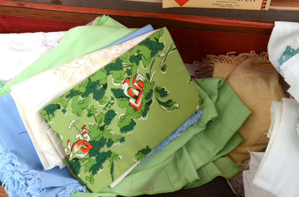 Vintage Roos Cedar Chest