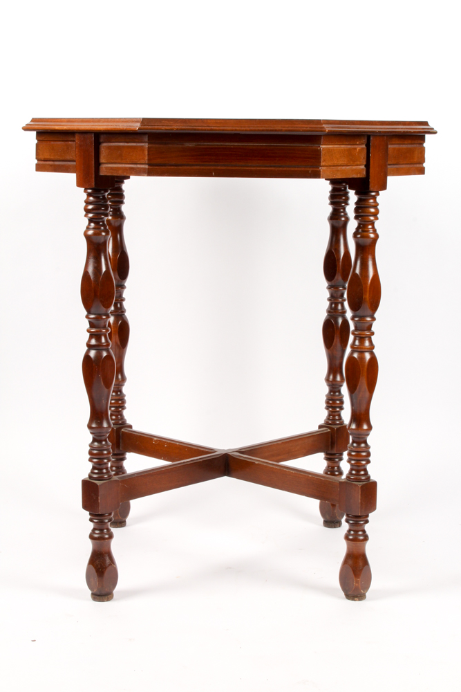 Federal Style Walnut Lamp Table