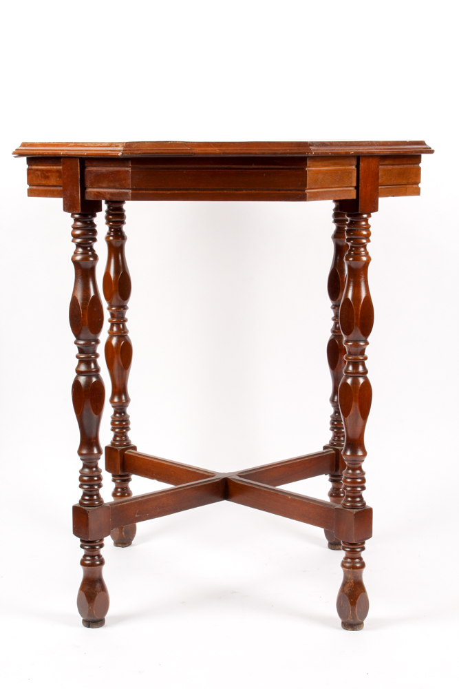 Federal Style Walnut Lamp Table