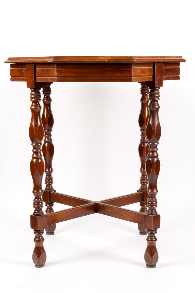 Federal Style Walnut Lamp Table
