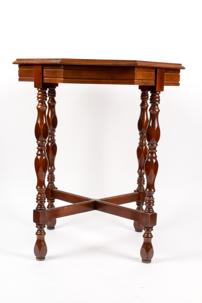 Federal Style Walnut Lamp Table