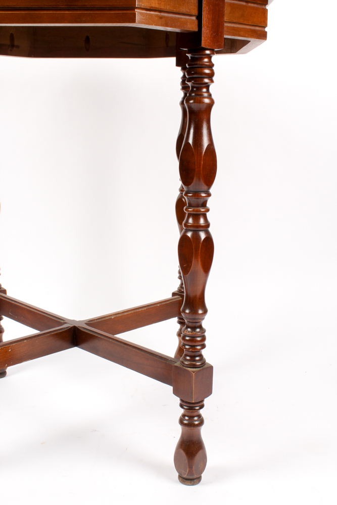Federal Style Walnut Lamp Table