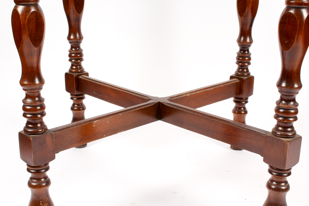 Federal Style Walnut Lamp Table