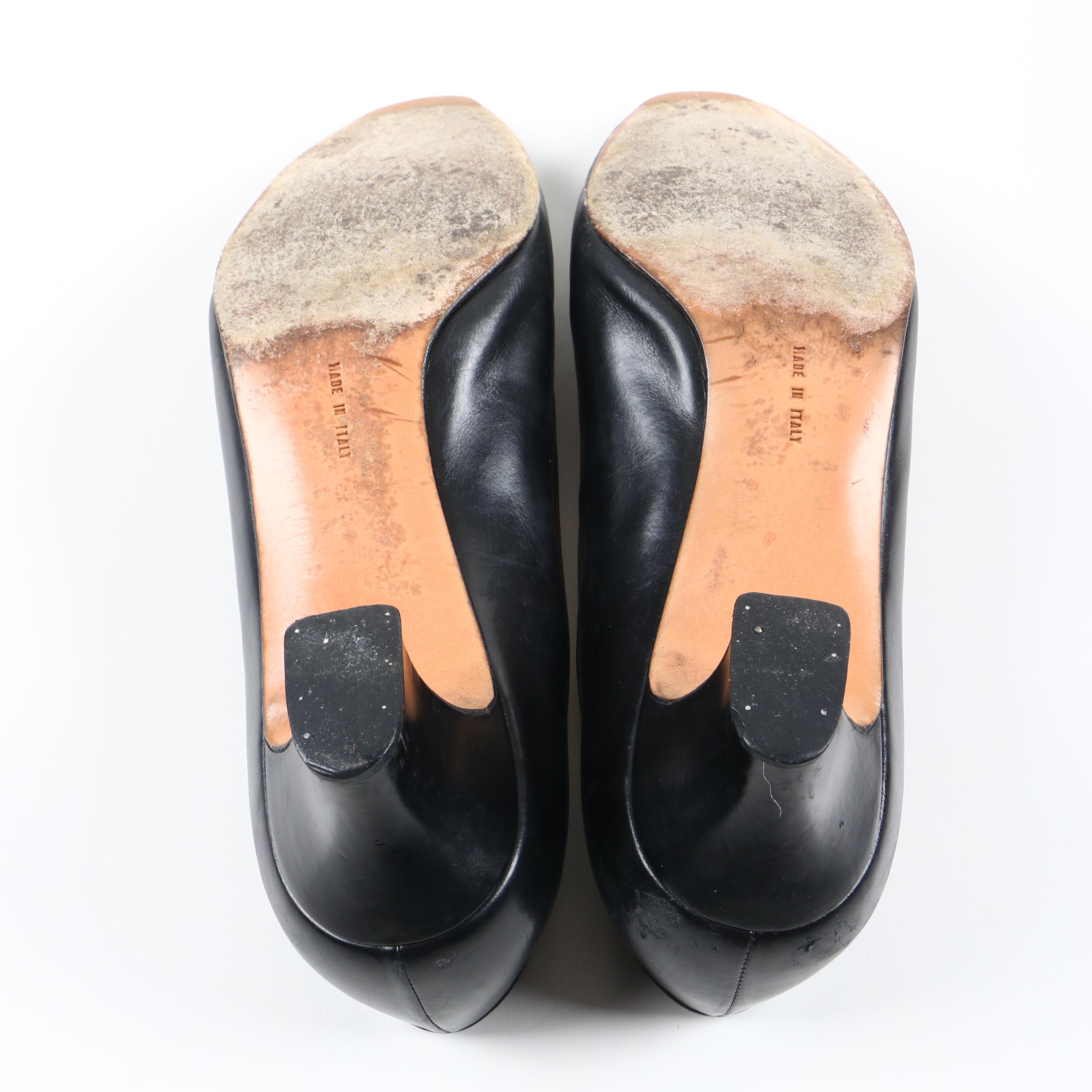 Vintage Salvatore Ferragamo Black Leather Pumps