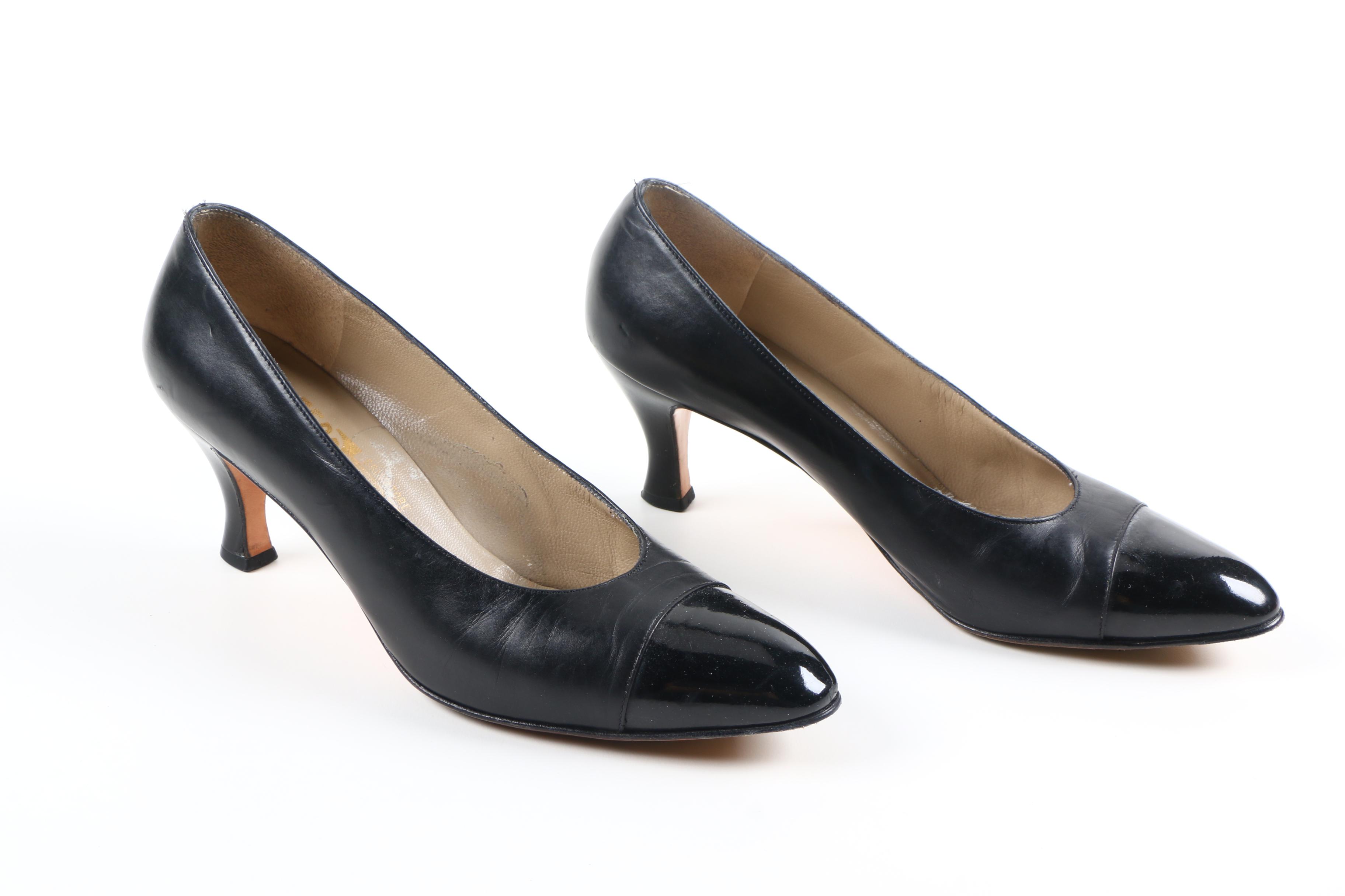 Vintage Salvatore Ferragamo Black Leather Pumps