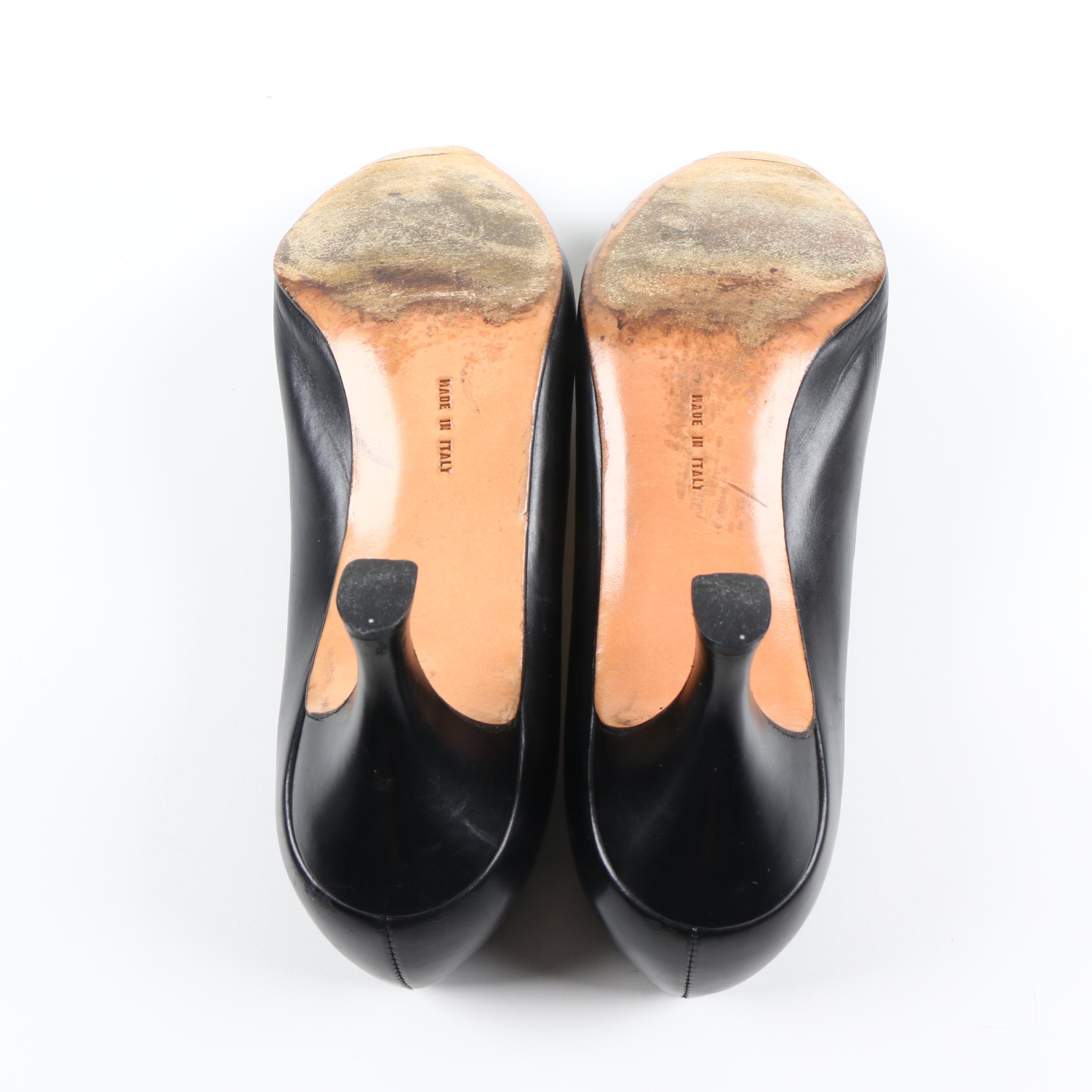 Vintage Salvatore Ferragamo Black Leather Pumps