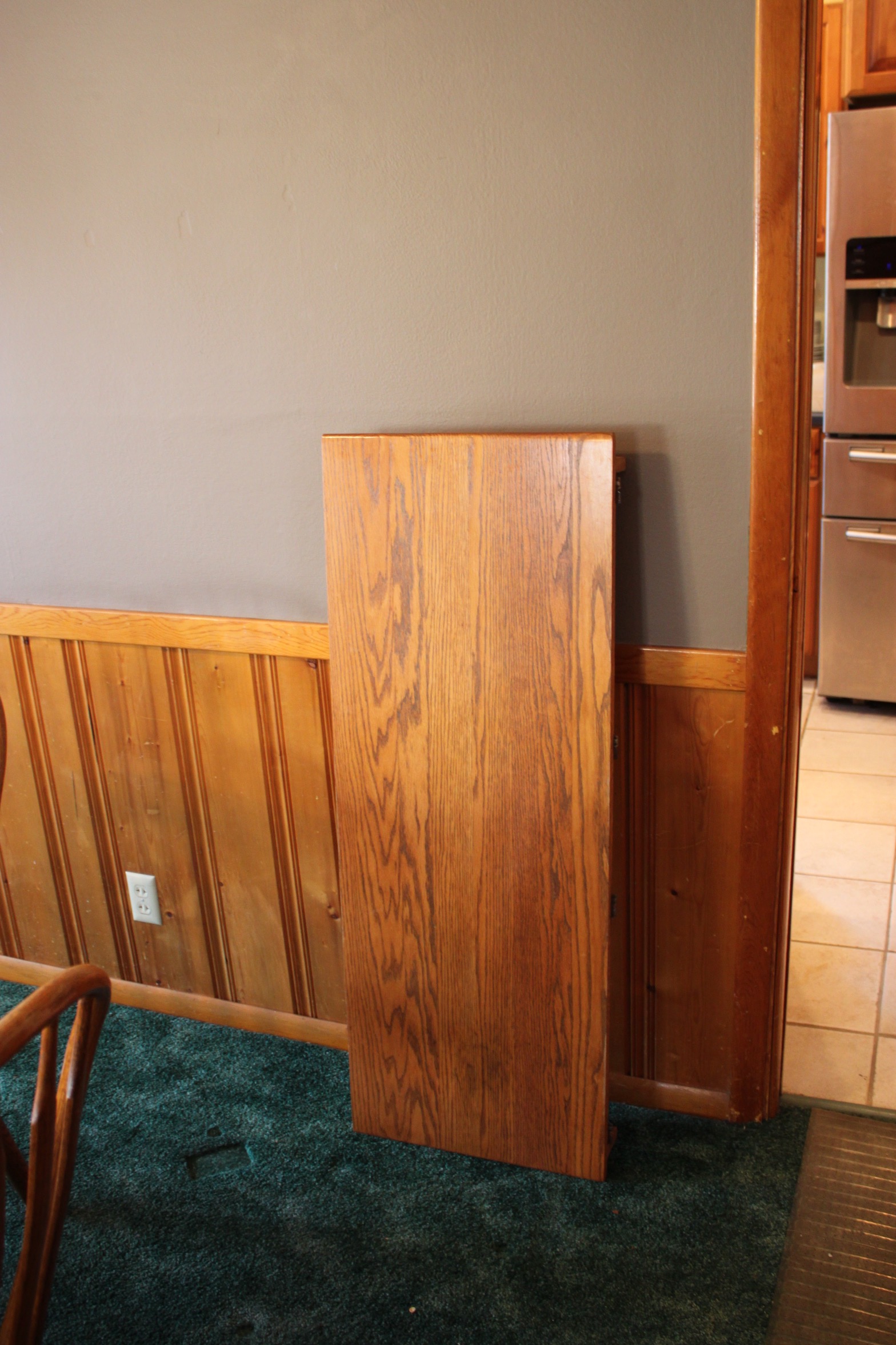 Traditional Oak Dining Table with Four Windsor Style Chairs