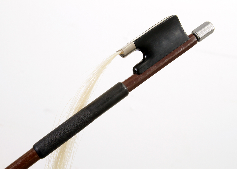 Engelhardt E110 Student Cello with Glasser Bow