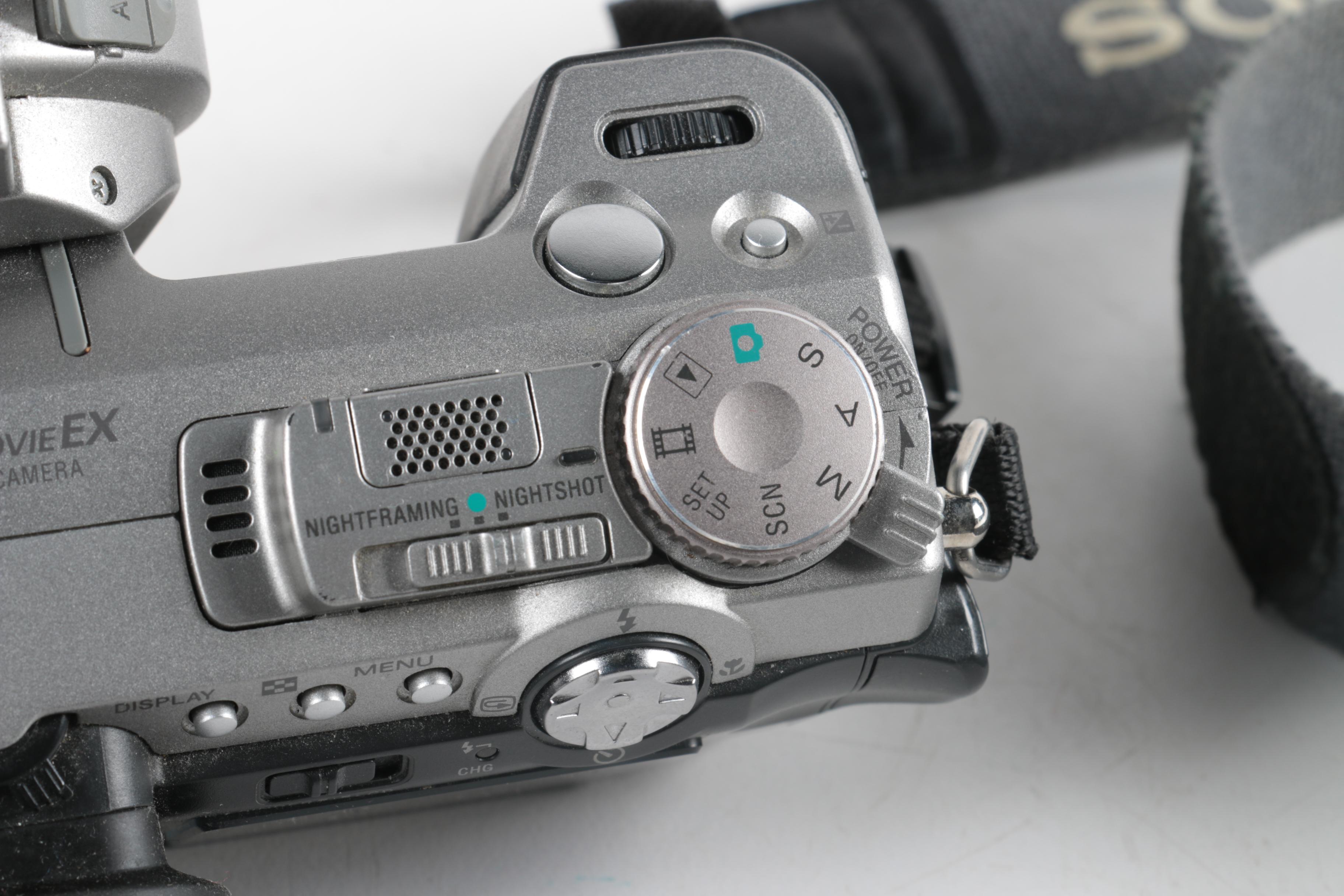 Sony Cyber-Shot DSC-F707 Digital Camera