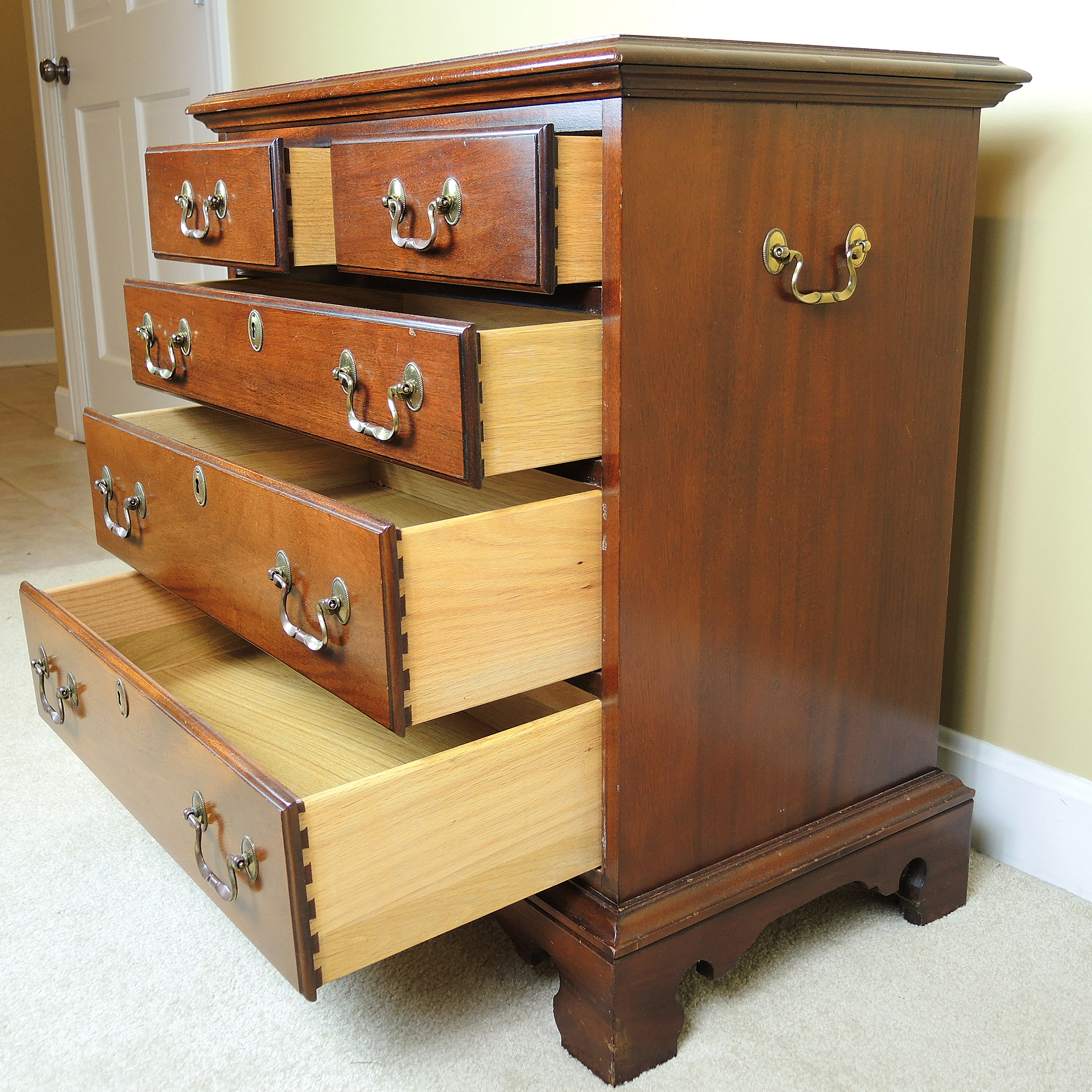 Link-Taylor Heirloom Solid Mahogany Chest of Drawers
