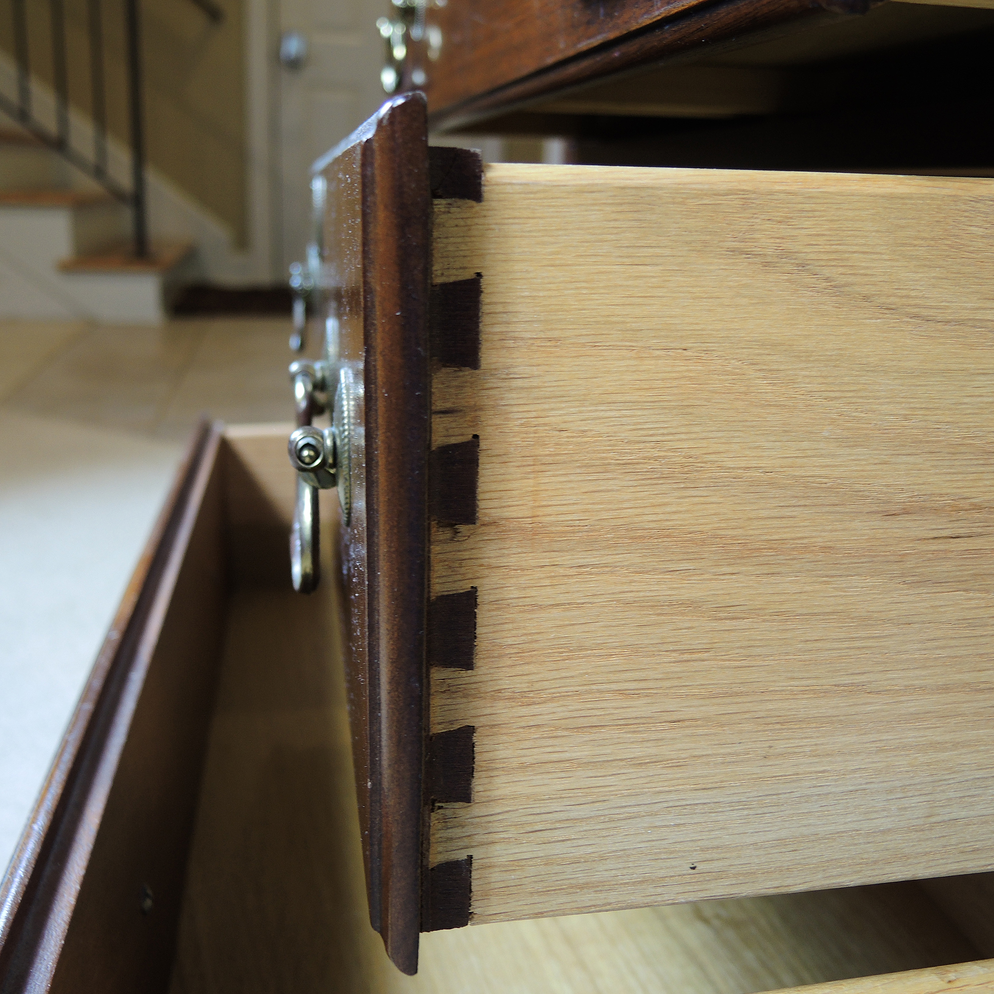 Link-Taylor Heirloom Solid Mahogany Chest of Drawers