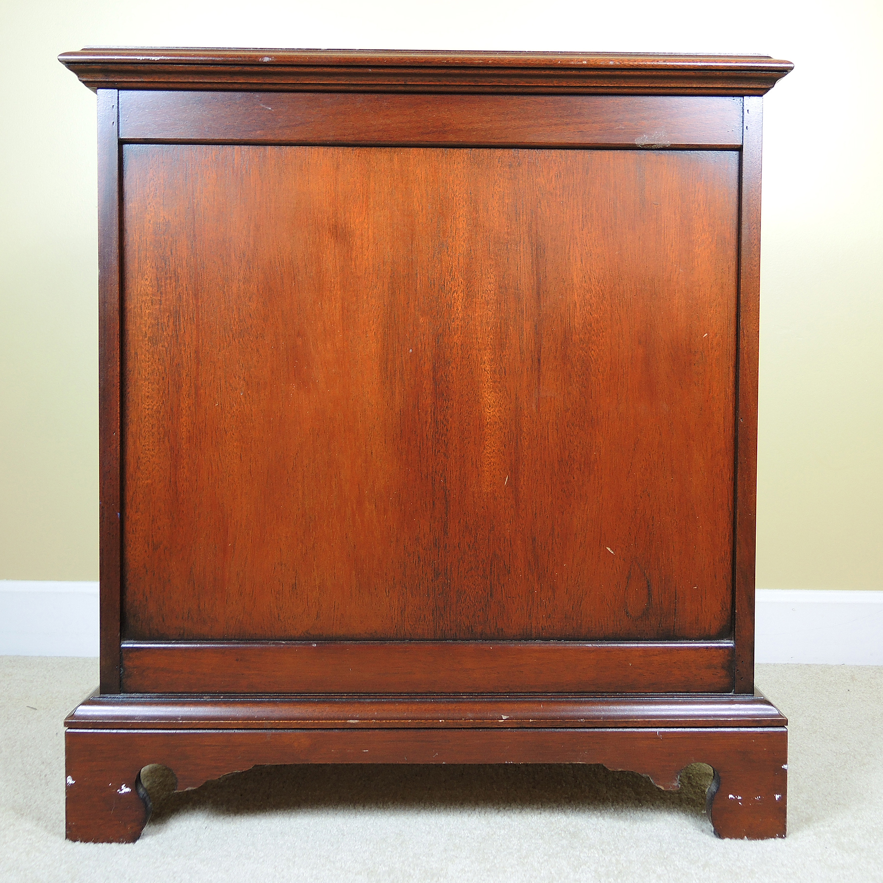 Link-Taylor Heirloom Solid Mahogany Chest of Drawers