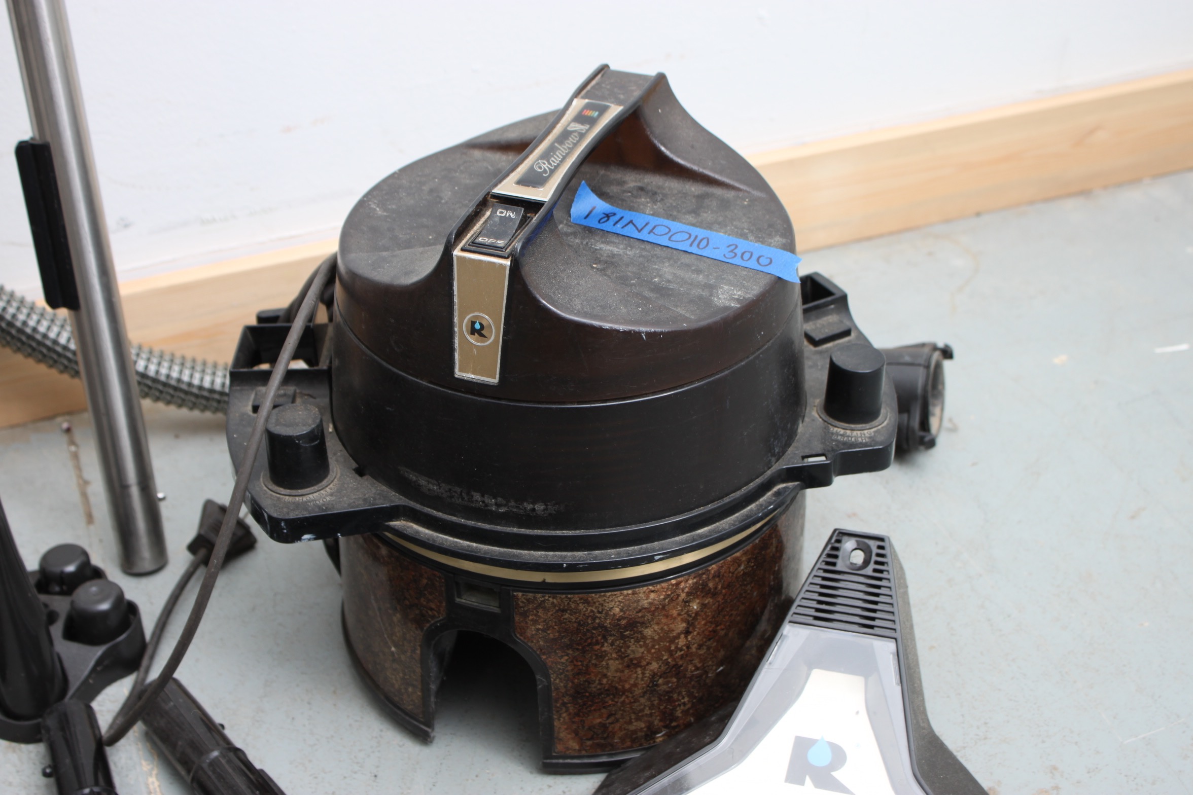 Rainbow SE Canister Vacuum With Attachments