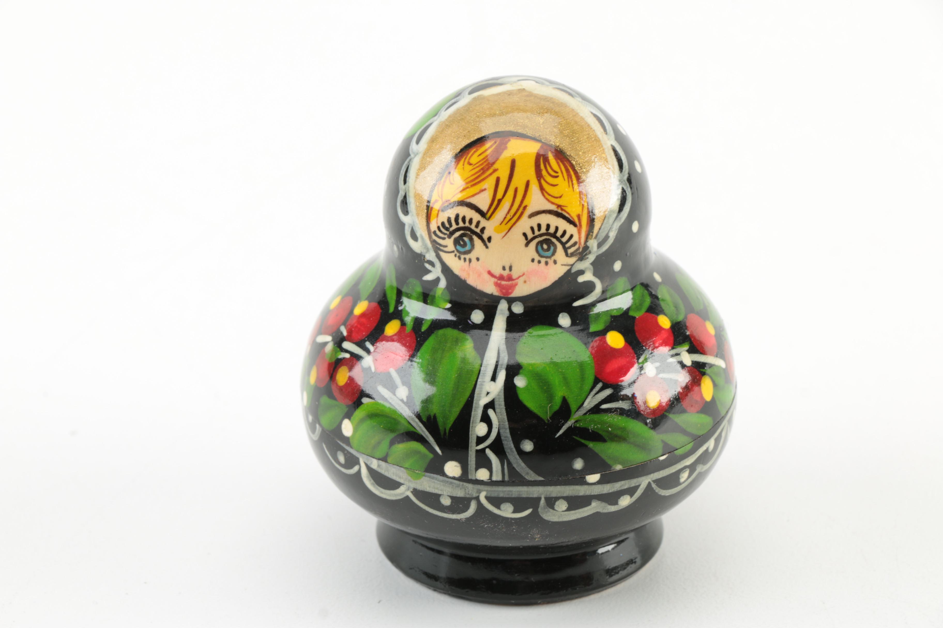 Russian Style Wood Nesting Dolls