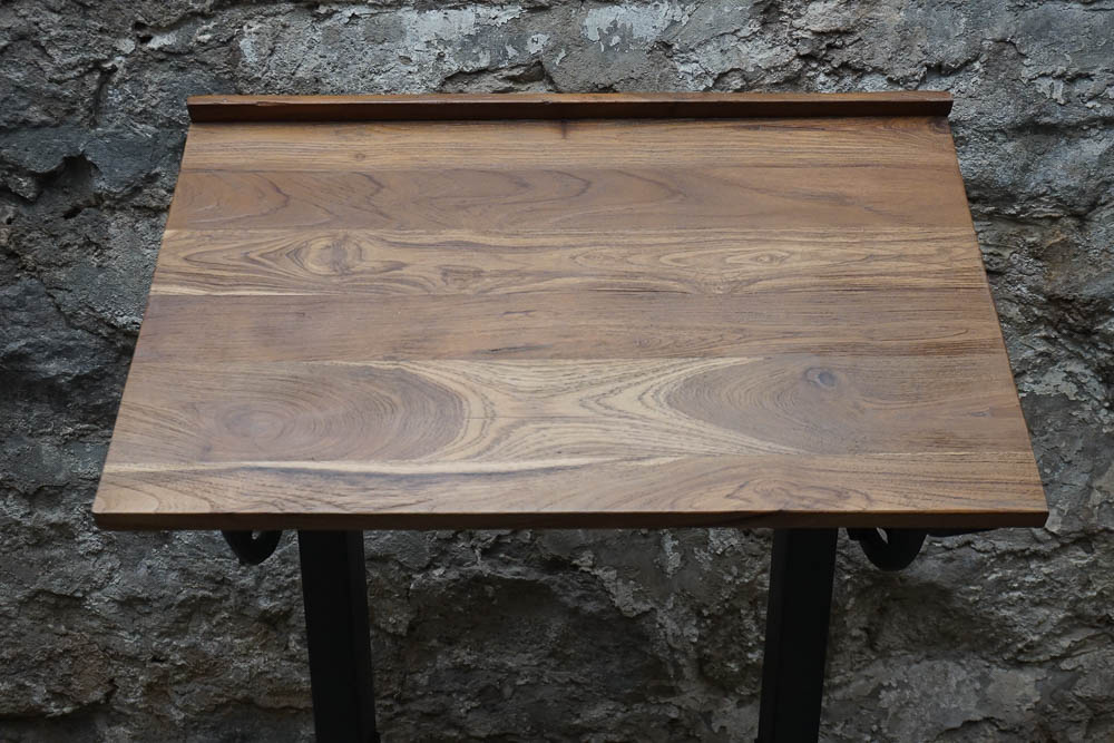 Adjustable Drawing Table